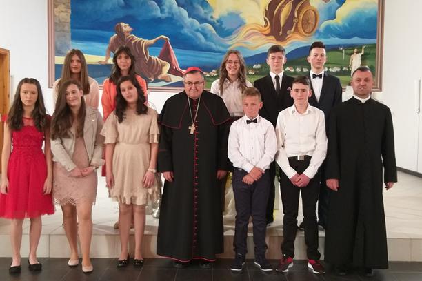 Podijeljeni sakramenti prve pričesti i potvrde u župi Kandija kod Bugojna