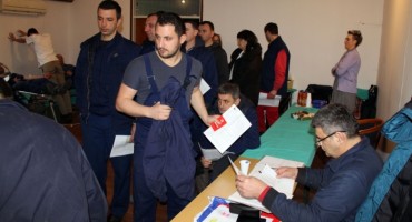 Četrdeset Aluminijevih djelatnika darivalo krv u sklopu redovite akcije za SKB Mostar