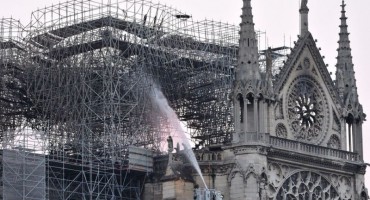 Katedrala Notre-Dame jutro nakon požara 