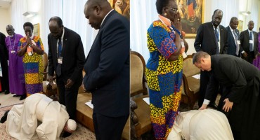 Papa šokirao sve prisutne - kleknuo i poljubio stopala vođama Južnog Sudana