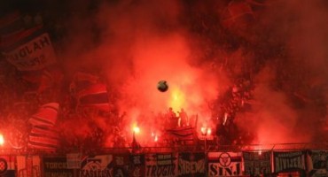 Potkupio redara i na Poljud unio 38 dimnih bombi - obojica dovedeni na sud