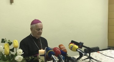 Biskup Komarica: Očekujem da Papa pita Dodika gdje je 95 posto katolika u RS