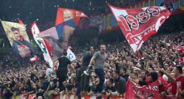 Kaos u Beogradu: Momčad Jasmina Repeše pobjegla od navijača Zvezde, gađali ih čak i metlama