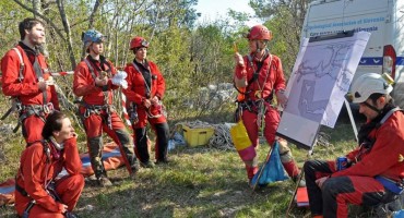 Spasiteljice iz Bosne i Hercegovine na međunarodnoj vježbi speleospašavanja u Sloveniji
