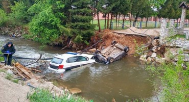 Nevjerojatne fotografije: Potjera završila kupanjem policajaca i bjegunaca