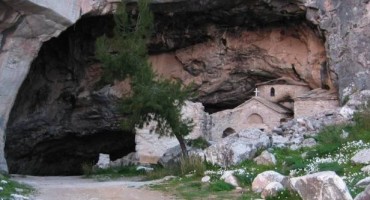 Neobjašnjivi misterij: Špilja u kojoj se mobiteli gase, a voda kapa naopako