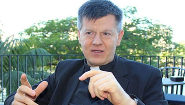 Crkva se oglasila o stanju mons. Jozića, koji je ozlijeđen u teškoj prometnoj nesreći u tunelu Sv. Ilija
