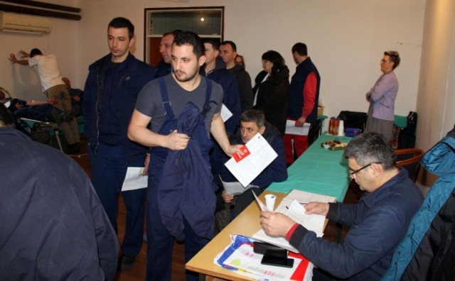 Četrdeset Aluminijevih djelatnika darivalo krv u sklopu redovite akcije za SKB Mostar