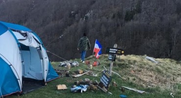  Slovenci na Velebitu izvjesili zastavu Jugoslavije, uklonio je vijećnik Nezavisnih za Hrvatsku 