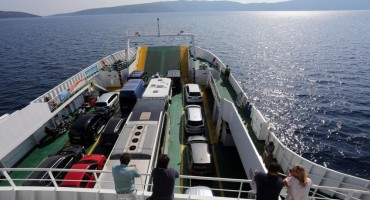 Drama kod Kornata: Trajektu s 342 ljudi otkazao motor, brod pluta na 10 milja od otoka.