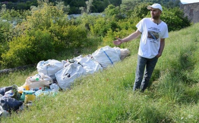 Mostarac u dvorištu drži 30 tisuća plastičnih boca iz Neretve jer ih nema gdje reciklirati 