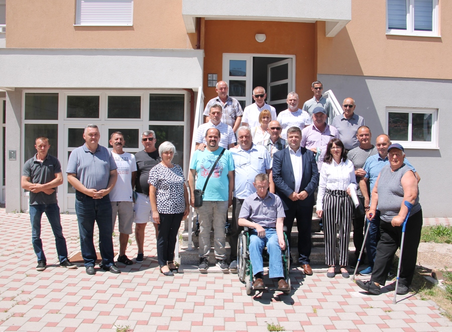 Dodijeljena rješenja i ključevi stanova trinaestorici invalida Domovinskog rata HVO-a u Livnu