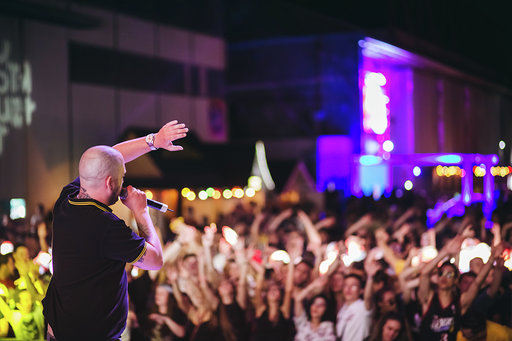 Hladno Pivo i spektakl s vatrometom obilježili drugu večer Mostar Summer Festa!