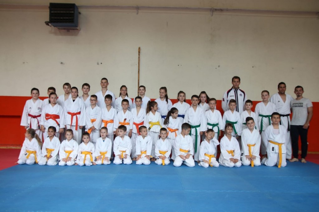 37 članova kluba Karate klub Zrinjski položilo za viša zvanja