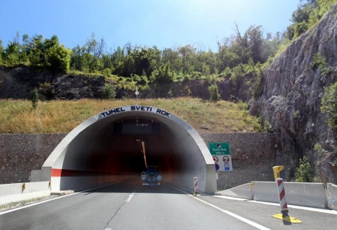 Zbog požara u tunelu Sv.Rok na A1 obustavljen promet u smjeru Splita