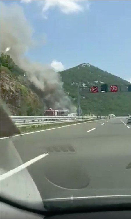 Zapalio se autobus koji je vozio djecu na nogometni turnir