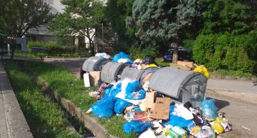 Smeće, uborak, Smeće, uborak, uborak, blokada