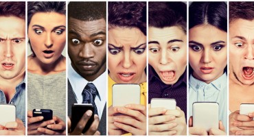  Šokantno! Mobiteli mijenjaju ljudsku fizionomiju: Mladima rastu koštani šiljci iznad vrata 