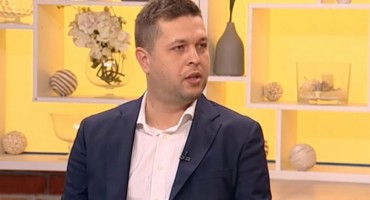 Tvrtko Milović: Stidim se što sam glasao za zastupnika koji je primio moju godišnju plaću dok se izležavao na Makarskoj rivijeri