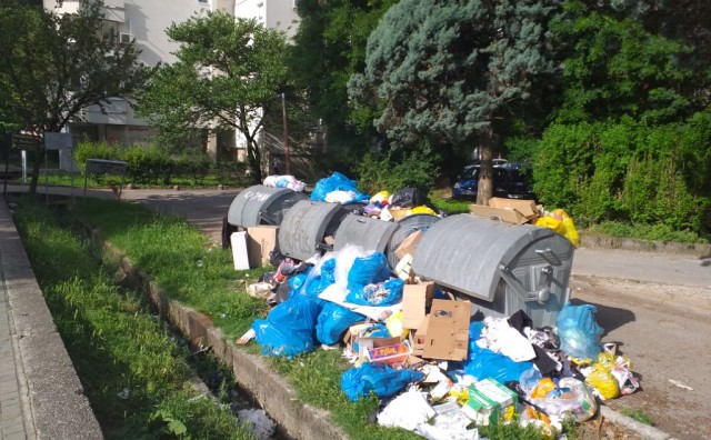 Smeće, uborak, Smeće, uborak, uborak, blokada