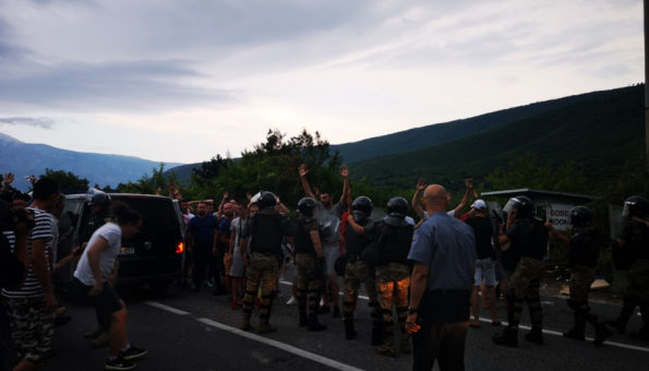 Specijalci uz upotrebu sile deblokirali prometnicu u Mostaru
