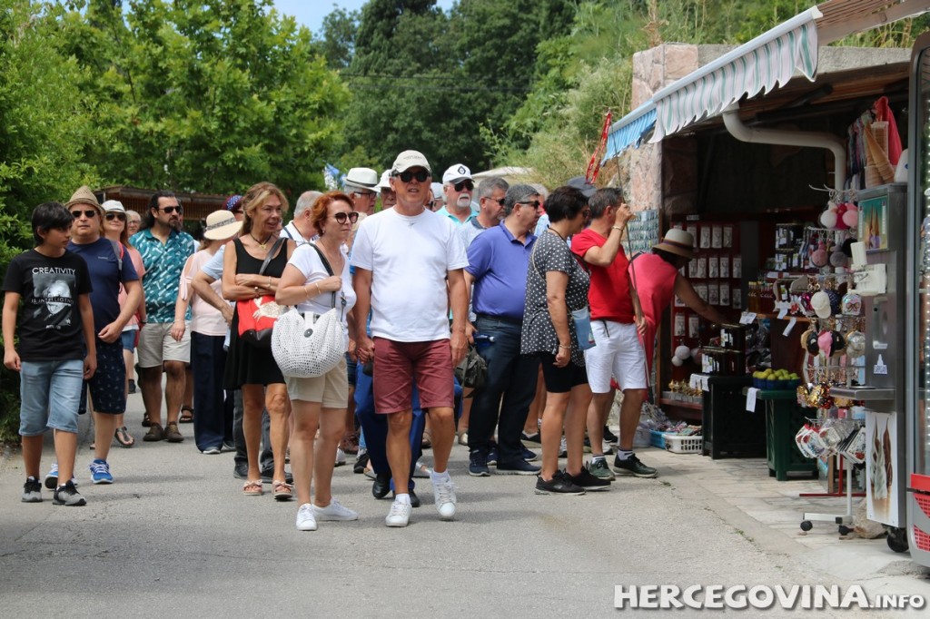 Mnoštvo stranih turista u obilasku Blagaja