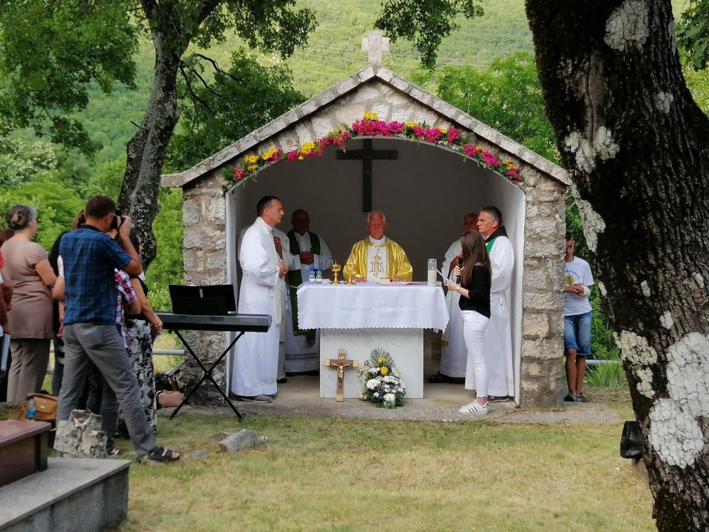 Don Marinko Ivanković proslavio 50 godina svećeništva u svojim rodnim Sovićima