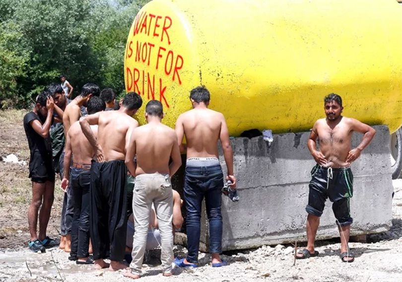 Iscrpljeni migranti u BiH jedva se nose s vrućinama, nemaju se gdje sakriti