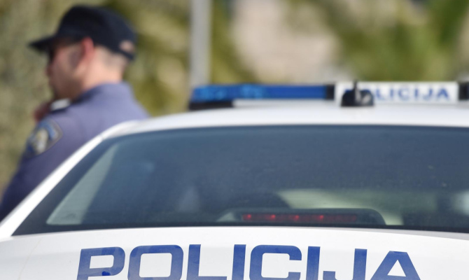 Specijalac MUP-a ŽZH pronašao mobitel i poklonio ga supruzi