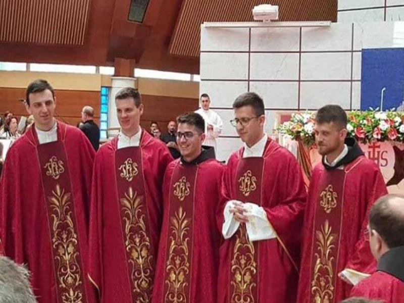 svećenici