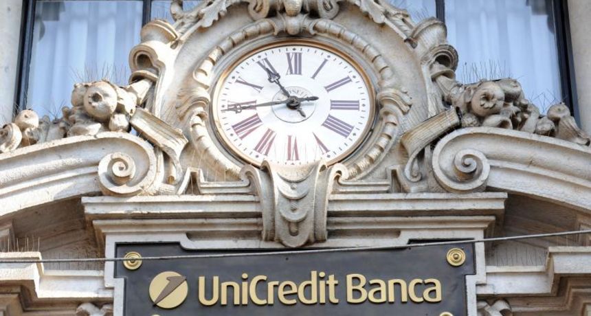 Vlasnici najveće banke u BiH otpuštaju 8.000 ljudi
