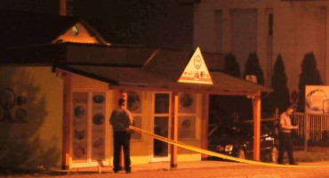 Potraga za revolverašem u Tuzli: Iz vozila u pokretu sasuo devet metaka u kavanu i Mercedes