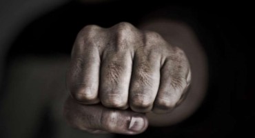 Burna noć: Mostarcu u tučnjavi slomljen nos i vilica