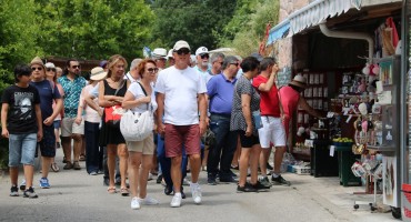 Mnoštvo stranih turista u obilasku Blagaja