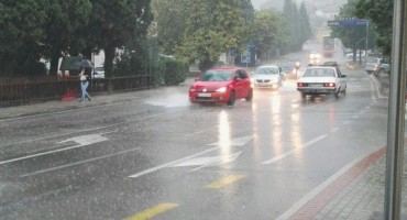 nevrijeme, Snažno nevrijeme, olujno nevrijeme, nevrijeme u Mostaru, kiša, vrućina, nevrijeme, kiša, kiša, vrijeme, vjetar, kiša, Federalni hidrometeorološki zavod