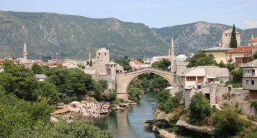MOSTAR Skokom sa Starog mosta ušao u Novu godinu