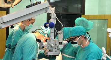  Nezapamćen pothvat liječnika: Marku spasili svih pet prstiju nakon što mu je kosilica povukla ruku! 