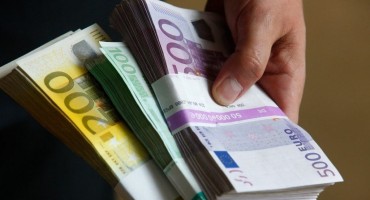 Poštenje iznad svega: Gost hotela u Kalesiji pronašao 75 000 eura i vratio ih vlasniku