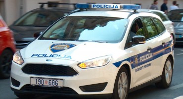 Teška prometna nesreća: Ozlijeđeno sedmero ljudi, među njima i majka i dijete