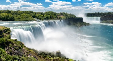  Muškarac se bacio u slapove Nijagare i preživio pad s oko 57 metara visine 