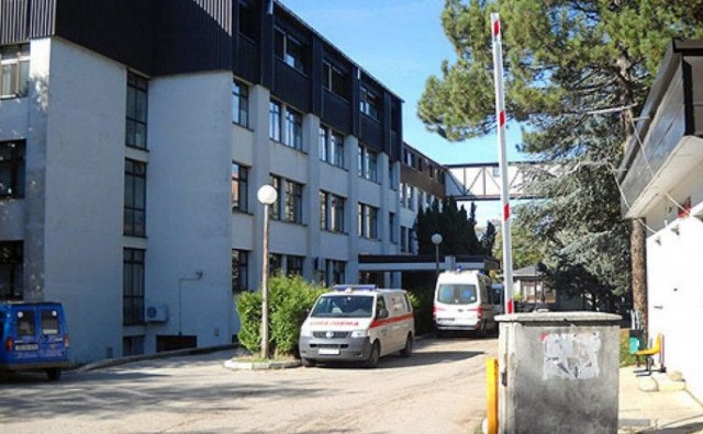 Nevjerojatan slučaj na Psihijatriji: Muškarac otkinuo metalne rešetke i bacio se kroz prozor