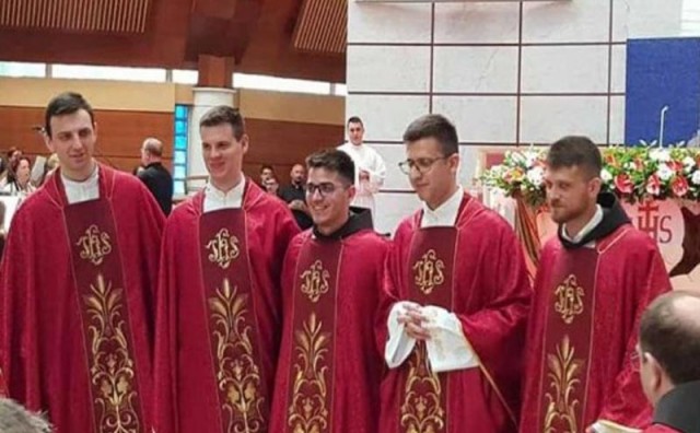 U mostarskoj katedrali zaređeno pet novih svećenika