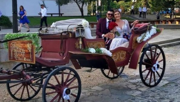 MLADENCI ODUŠEVILI LJUBUŠAKE: Kočijom do Humca na vjenčanje i vožnja kroz Ljubuški do hotela