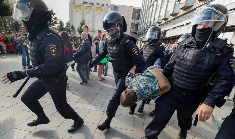 Par koji je sudjelovao u prosvjedu mogao bi ostati bez bebe jer su je poveli sa sobom