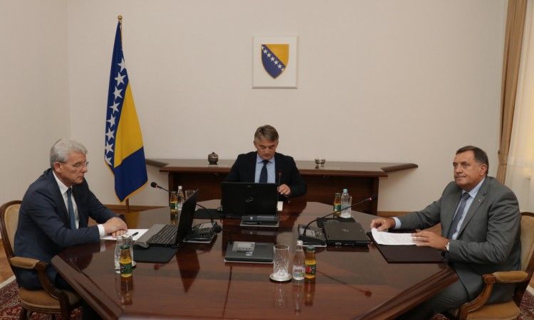 Dodik povukao zahtjev za sjednicu Predsjedništva BiH