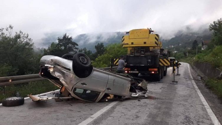 Sudionici nesreće tvrde da su pretučeni, povjerenik kaže da je goraždanski policajac spašavao život