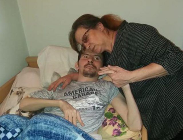 Možemo li pomoći? Brižna majka sina s cerebralnom paralizom: “Više smo gladni nego siti”