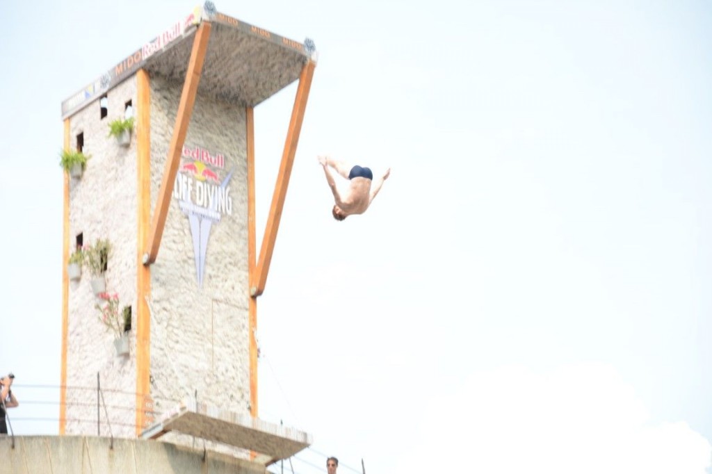 Izvođenjem skokova počeo Red Bull Cliff Diving u Mostaru