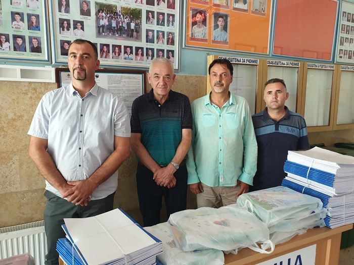 Grad Trebinje osigurao knjige i bilježnice za učenike bez roditelja i slabijeg materijalnog stanja