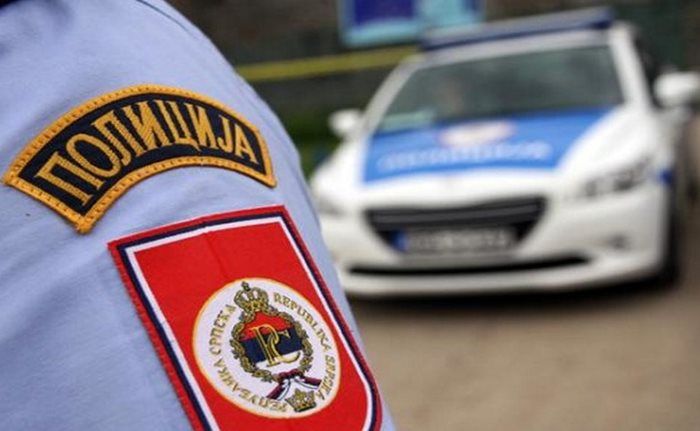 Trebinje:Bježeći od policije sa švercanim cigaretama sletio s ceste